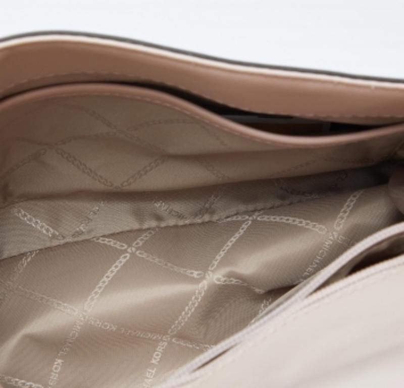 Michael Kors Borsa piccola Ava in pelle rosa con manico superiore in vendita 5