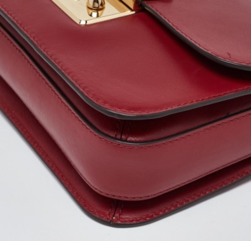 Borsa a tracolla Michael Kors in pelle rossa Sloan in vendita 1