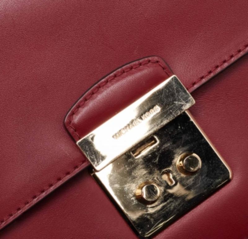 Borsa a tracolla Michael Kors in pelle rossa Sloan in vendita 4