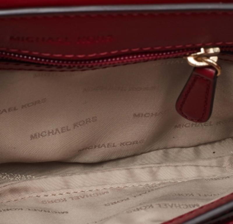 Borsa a tracolla Michael Kors in pelle rossa Sloan in vendita 5
