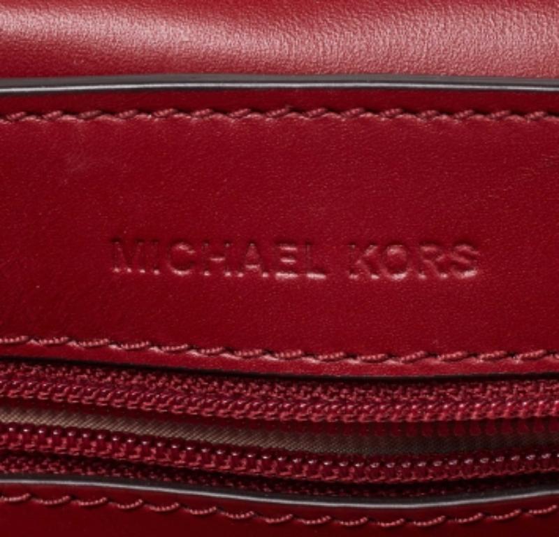 Borsa a tracolla Michael Kors in pelle rossa Sloan in vendita 6