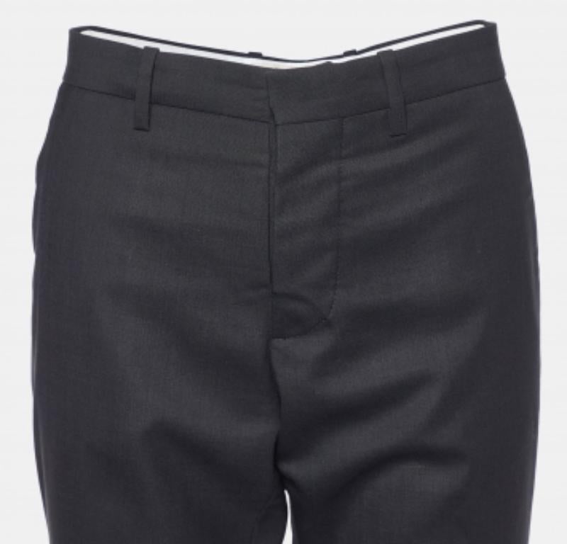 I pantaloni dal taglio impeccabile sono un punto fermo di un guardaroba ben curato. Questi pantaloni firmati sono finemente cuciti per darti il look desiderato e un comfort che dura tutto il giorno.