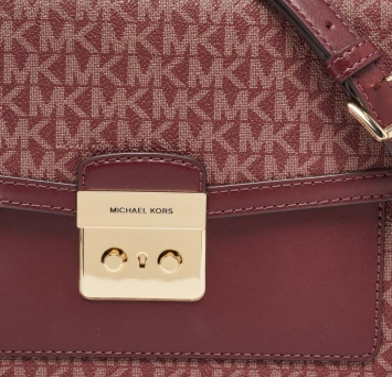Marrone Michael Kors Burgundy Signature Coates Canvas Medium Johara Borsa a manico superiore in vendita