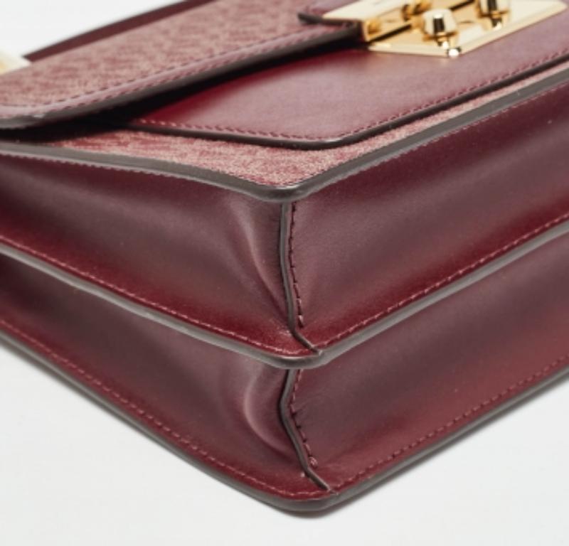 Donna Michael Kors Burgundy Signature Coates Canvas Medium Johara Borsa a manico superiore in vendita