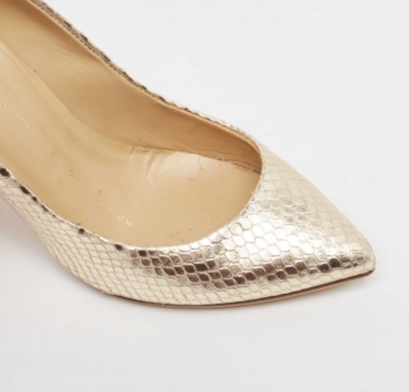Giuseppe Zanotti Escarpins Lucrezia en cuir gaufré doré Taille 35 en vente 2