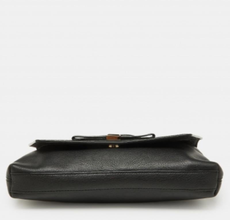 Kate Spade - Borsa a tracolla con patta in pelle nera e serpente in vendita 2