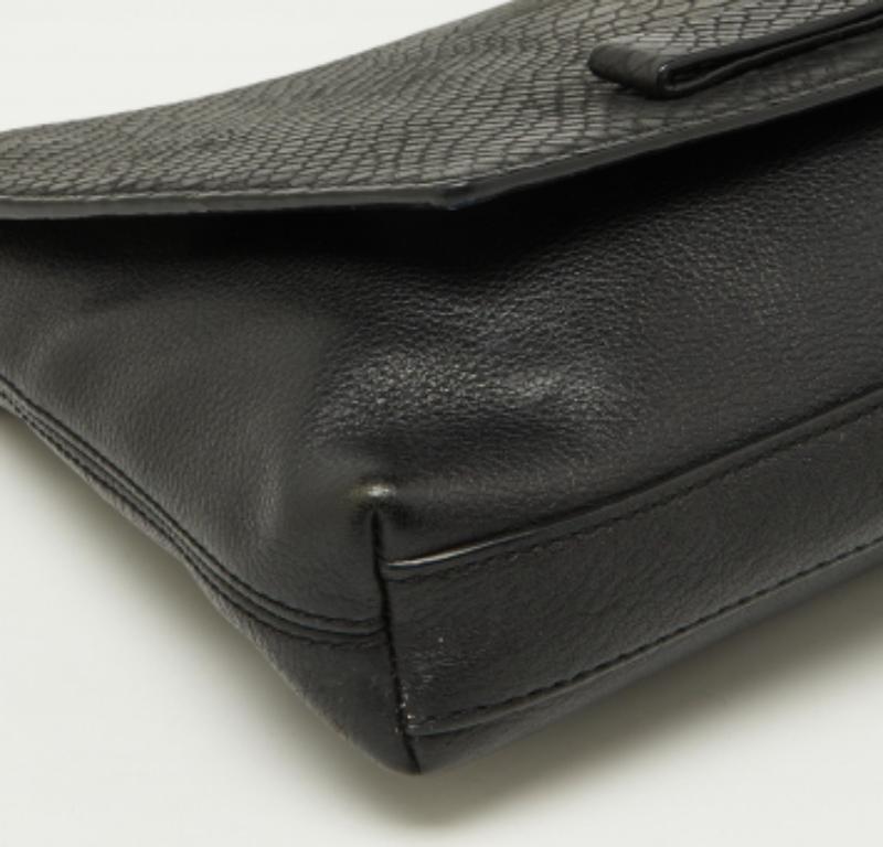 Kate Spade - Borsa a tracolla con patta in pelle nera e serpente in vendita 3