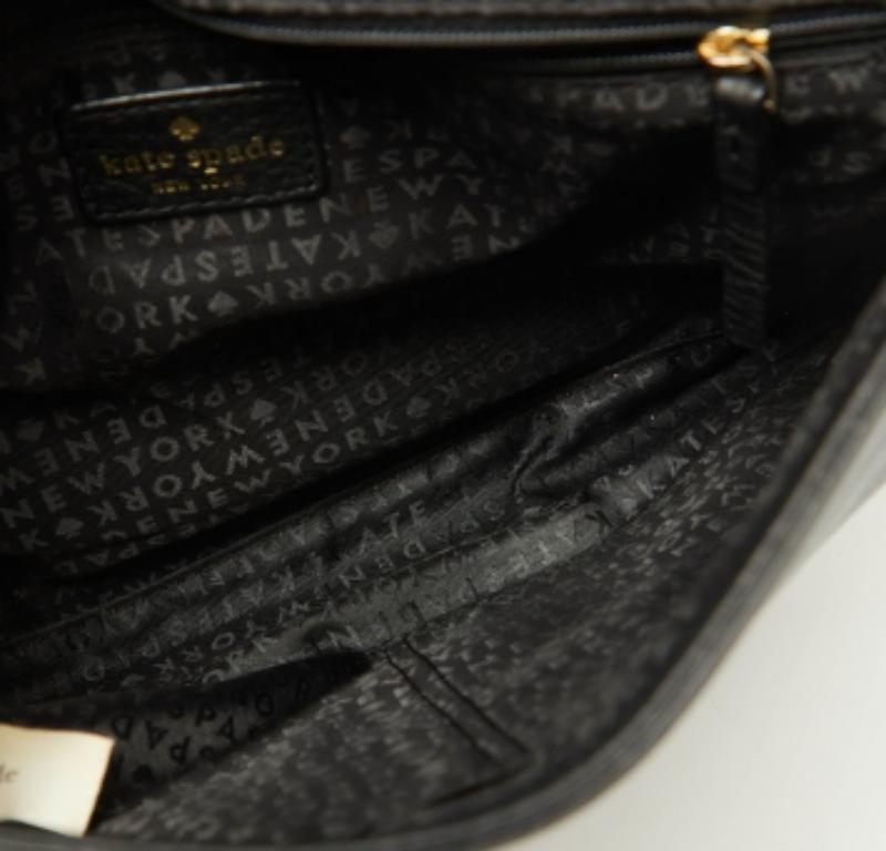 Kate Spade - Borsa a tracolla con patta in pelle nera e serpente in vendita 4