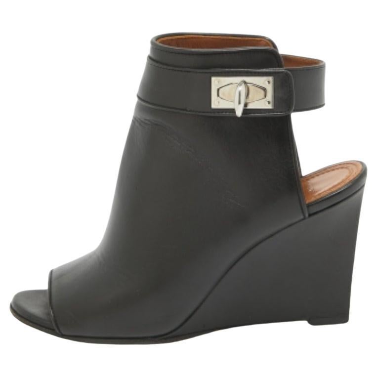 Givenchy - Sandales à semelle compensée en cuir noir avec fermeture en forme de requin - Taille 36