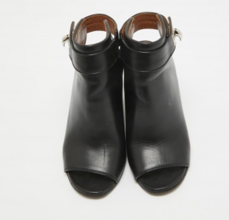 Givenchy - Sandales à semelle compensée en cuir noir avec fermeture en forme de requin - Taille 36 en vente 2