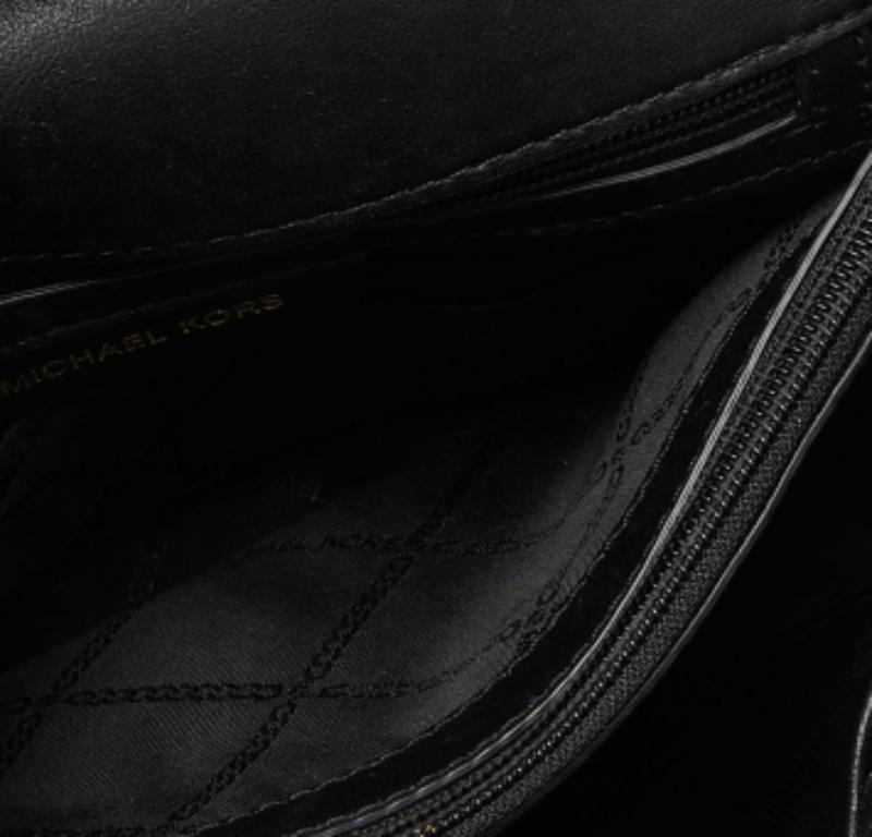 Michael Kors Borsa a tracolla grande in pelle trapuntata nera Sloan in vendita 3