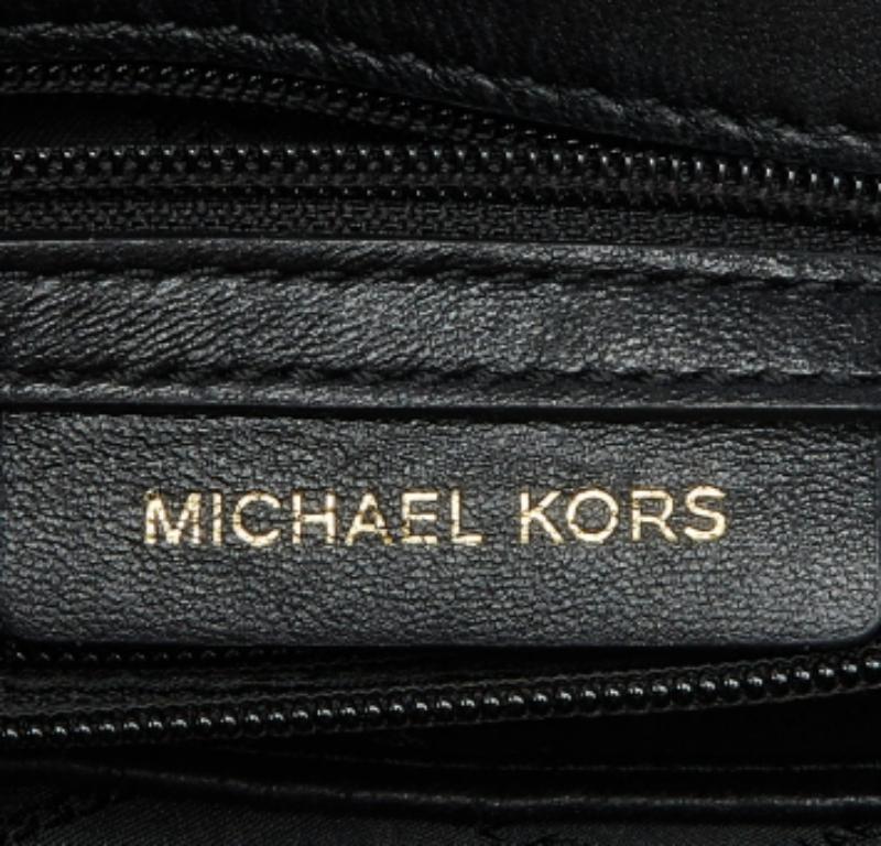 Michael Kors Borsa a tracolla grande in pelle trapuntata nera Sloan in vendita 2