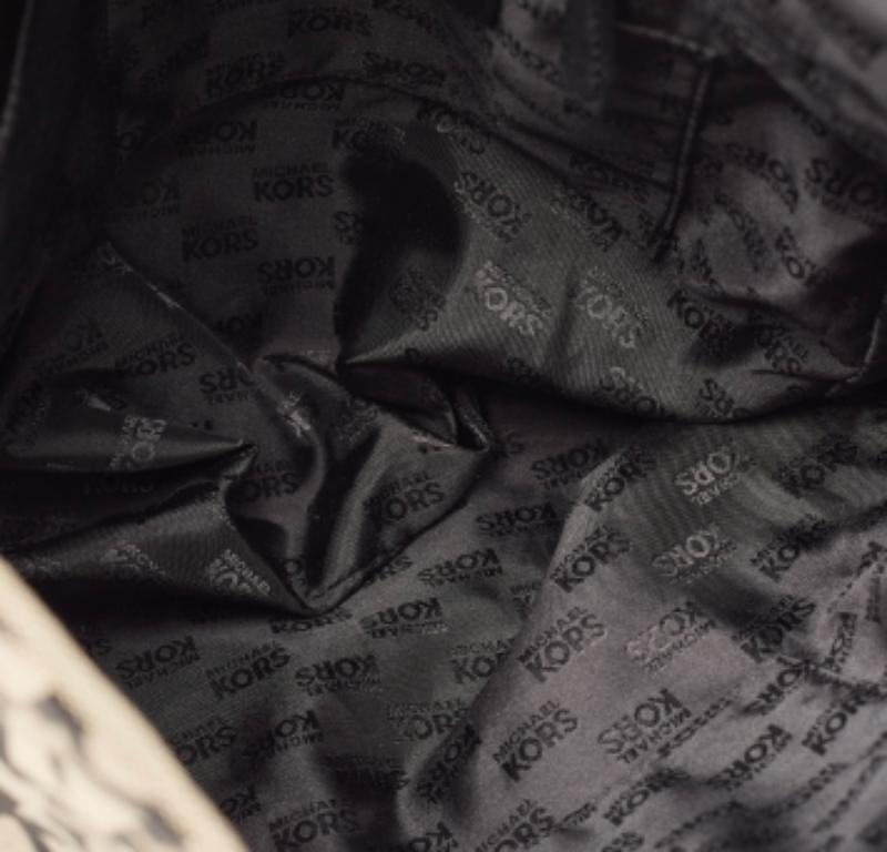 Gris Michael Kors Signature Jet Set Tote en toile et cuir noir/beige en vente