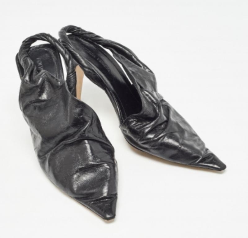 Bottega Veneta - Escarpins en cuir texturé noir à bout pointu Taille 37 en vente 2