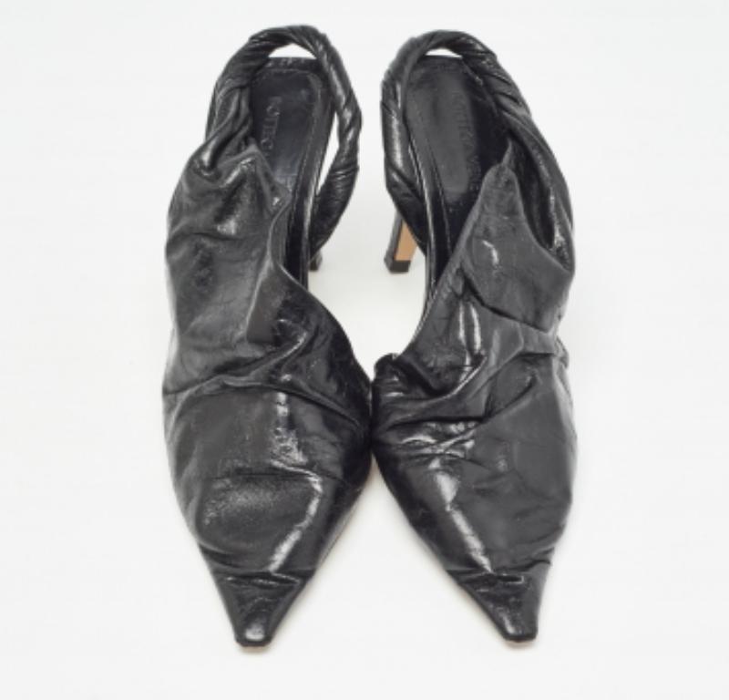 Bottega Veneta - Escarpins en cuir texturé noir à bout pointu Taille 37 en vente 3
