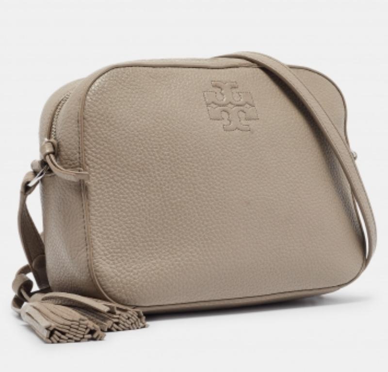 Tory Burch - Sac à bandoulière Thea en cuir grainé gris avec caméra Pour femmes en vente