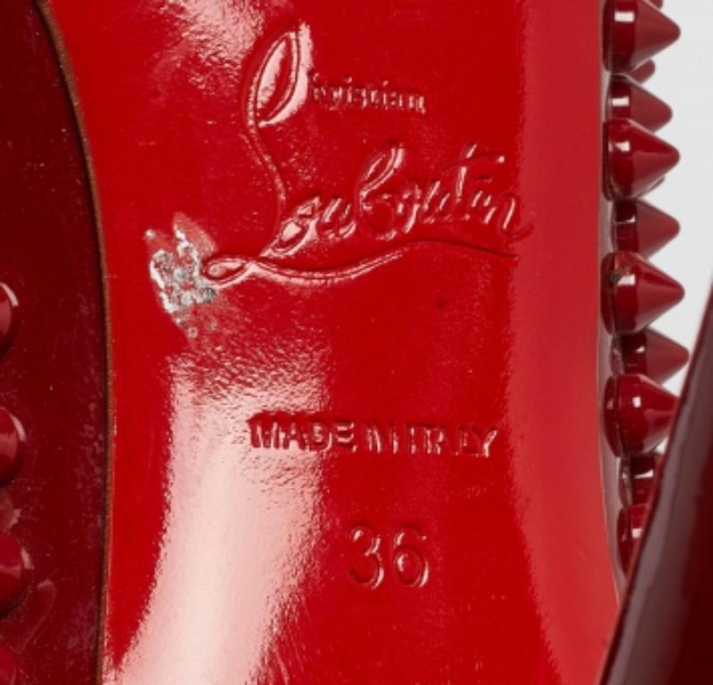 Haz una declaración de estilo chic con estos zapatos de salón de diseño. Presentan tacones robustos y suelas duraderas, ¡perfectos para tus salidas a la moda!