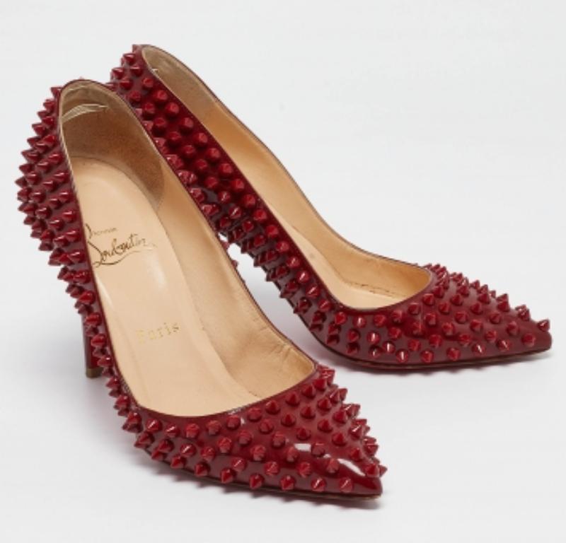 Christian Louboutin Bombas Pigalle de charol rojo oscuro tamaño 36 en venta 1