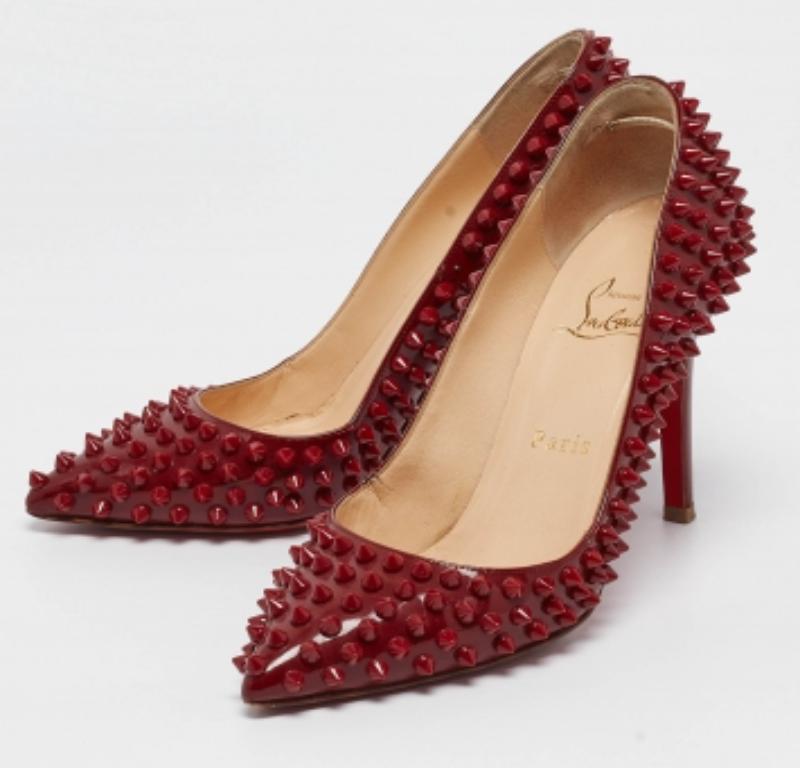 Christian Louboutin Bombas Pigalle de charol rojo oscuro tamaño 36 en venta 3