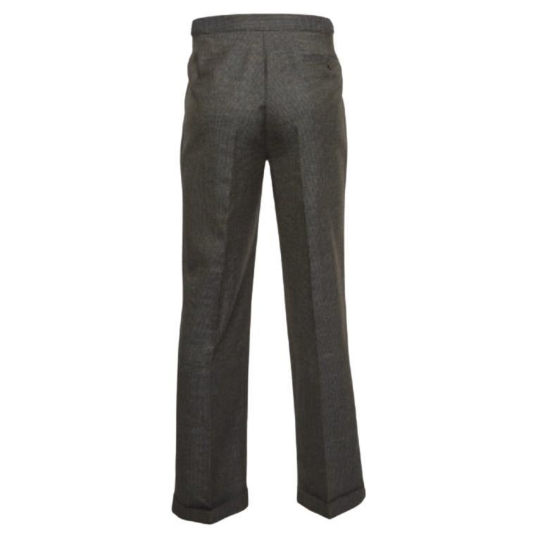 Werten Sie Ihre formelle Kleidung mit dieser Hose auf. Mit dieser Hose, die eine hervorragende Silhouette und Passform aufweist, sehen Sie garantiert elegant aus.