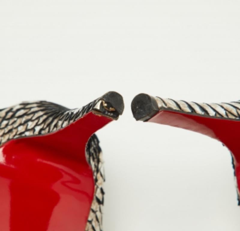 Christian Louboutin Metallisch Zweifarbig Python Sehr Prive Peep Toe Pumps Größe 40 im Zustand „Gut“ im Angebot in Dubai, Al Qouz 2