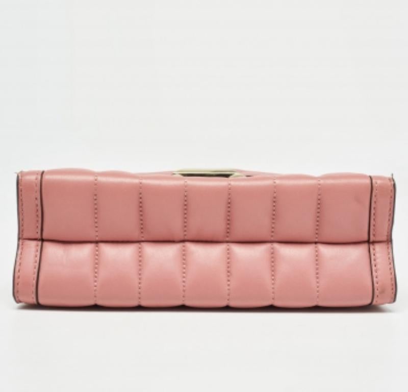 Donna Michael Kors Borsa a tracolla grande in pelle trapuntata rosa Whitney in vendita