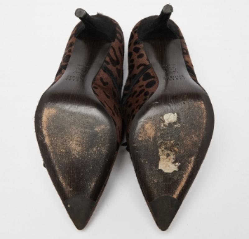 Stuart Weitzman Marrone/Nero con stampa leopardata a punta di stivali taglia 38 in vendita 4