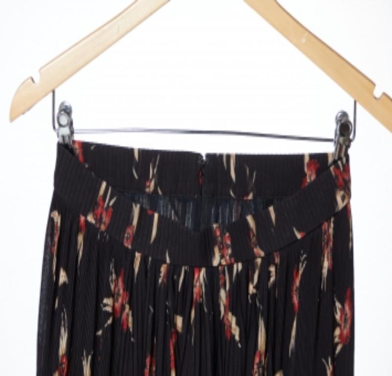 Isabel Marant Schwarzer Blumendruck Krepp Plissee Midirock S im Angebot 3