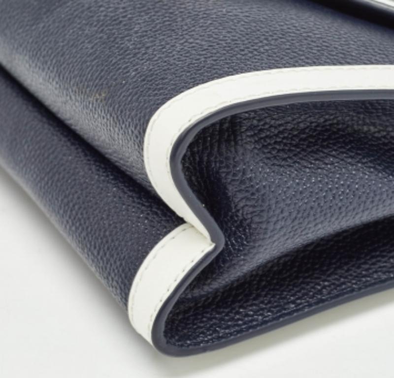 Michael Kors Borsa a tracolla grande Whitney convertibile in pelle blu scuro/bianca in vendita 1