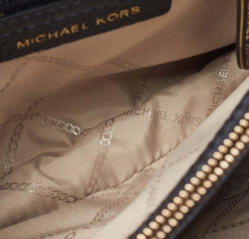 Michael Kors Borsa a tracolla grande Whitney convertibile in pelle blu scuro/bianca in vendita 4