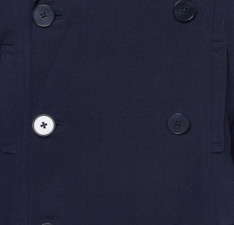 I cappotti come questo sono un accessorio straordinario per abbellire il tuo abbigliamento. Realizzato con ottimi tessuti e dettagliato con un design accattivante, questo cappotto assicura che il tuo look sia sempre al top.
