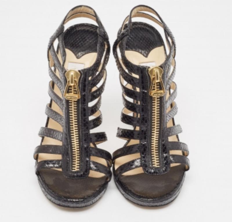 Jimmy Choo Sandales Glenys en peau de serpent noir Taille 38.5 Bon état - En vente à Dubai, Al Qouz 2