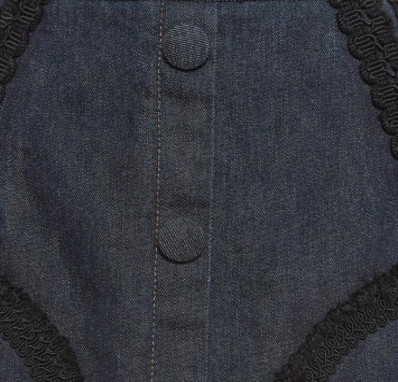 Merece la pena añadir esta elegante falda a tu armario Elaborado con materiales nobles, está exquisitamente diseñado con una forma favorecedora.