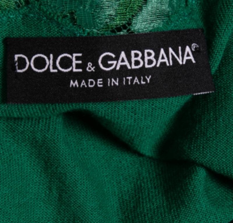 Questo top griffato offre stile e comfort. Realizzata con i migliori tessuti, la creazione è stata curata nei minimi dettagli. Abbinalo a un paio di jeans e a delle scarpe basse.