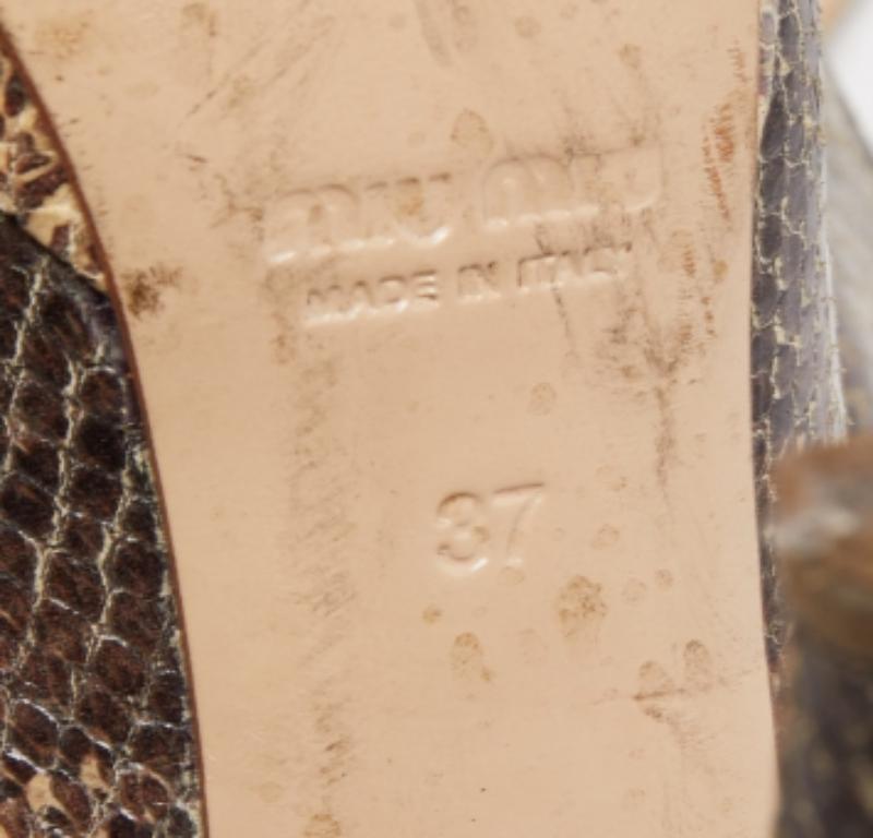 Miu Miu Cream/Brown Snakeskin Embossed Leather Platform Pumps Size 37 In Fair Condition For Sale In Dubai, Al Qouz 2