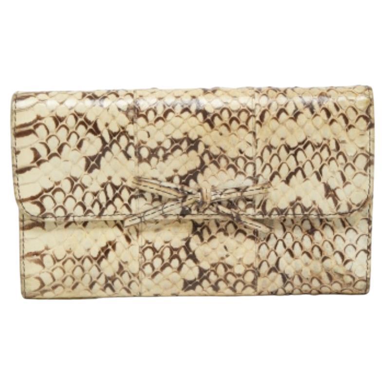 Miu Miu Creme Wasserschlangenleder Schleife Klappe kompakte Brieftasche im Angebot
