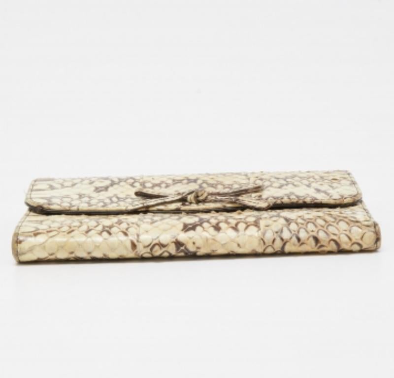 Miu Miu Creme Wasserschlangenleder Schleife Klappe kompakte Brieftasche im Angebot 4