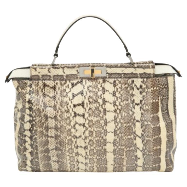 Crafted from quality materials, your wardrobe is missing out on this beautifully made designer bag. Look your fashionable best in any outfit with this stylish bag that promises to elevate your ensemble.