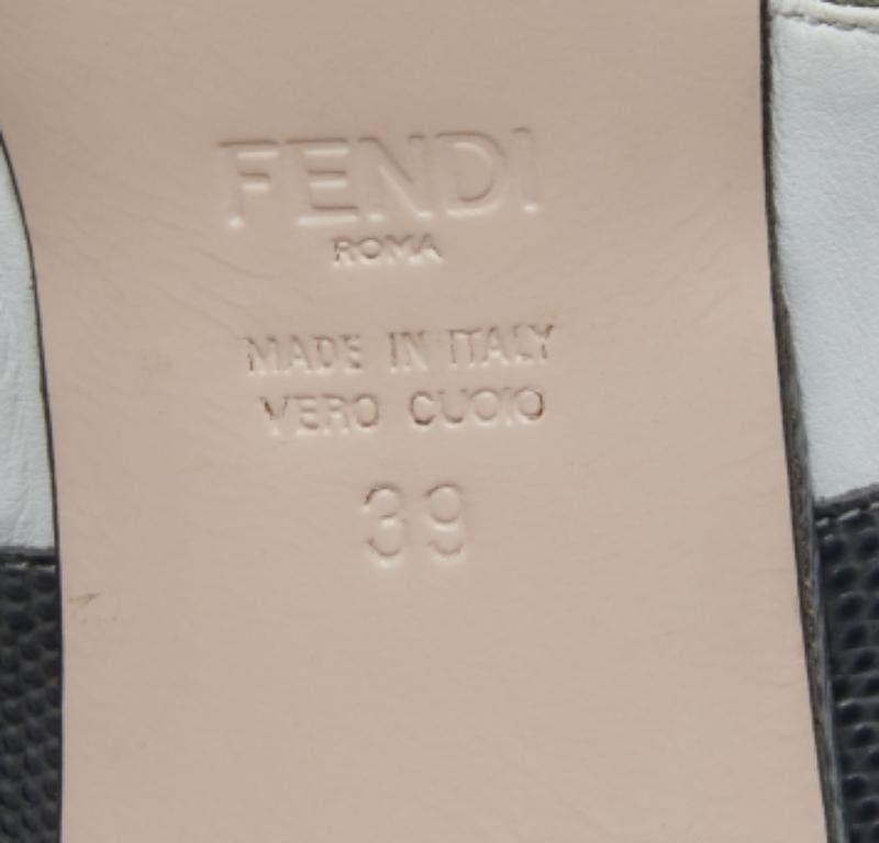 Ces sandales encadreront vos pieds de manière élégante. Fabriquées à partir de matériaux de qualité, elles présentent un design élégant et des semelles intérieures confortables.