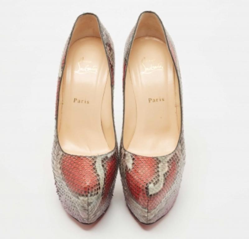 Christian Louboutin Multicolor Python Daffodile Pumps Size 41 In Excellent Condition For Sale In Dubai, Al Qouz 2