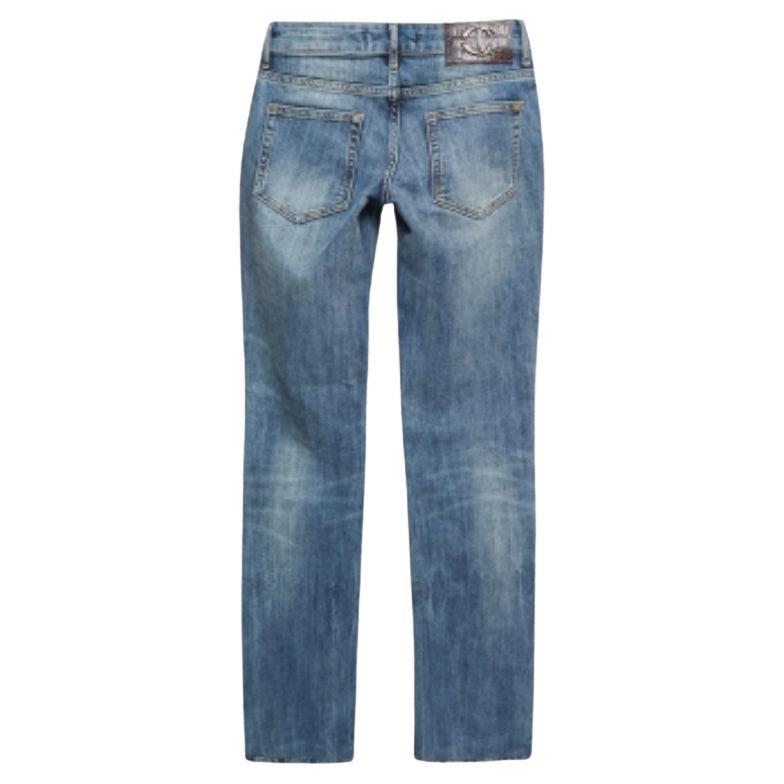 Un buon paio di jeans rende sempre l'armadio completo. Questo paio di jeans è realizzato con una tale abilità e stile che diventerà il vostro preferito in pochissimo tempo. Vi garantirà una vestibilità comoda ed elegante.