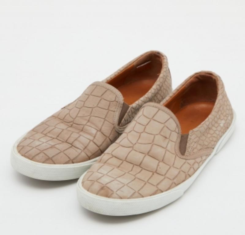 Progettate per elevare il tuo quoziente di stile e per darti allo stesso tempo il massimo comfort, queste sneakers sono realizzate con i migliori materiali. Abbinateli ai vostri capi casual per un look cool.