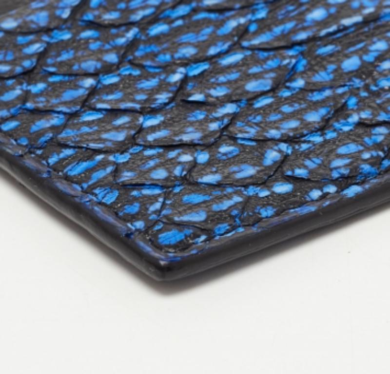 Roberto Cavalli Portacarte in pelle goffrata di pitone nero/blu In condizioni buone in vendita a Dubai, Al Qouz 2