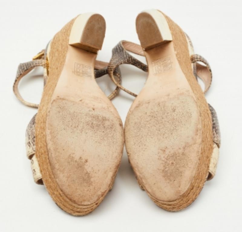 Miu Miu Braun/Beige Python geprägte Leder Riemchensandalen Größe 39 im Zustand „Gut“ im Angebot in Dubai, Al Qouz 2