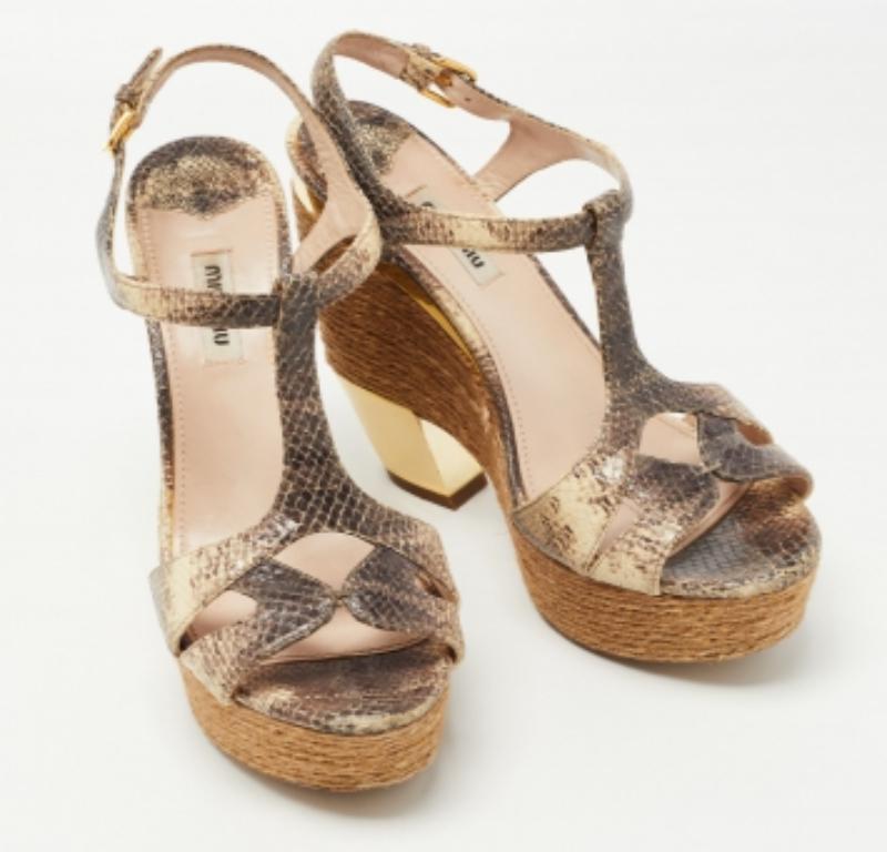 Miu Miu Braun/Beige Python geprägte Leder Riemchensandalen Größe 39 im Angebot 2
