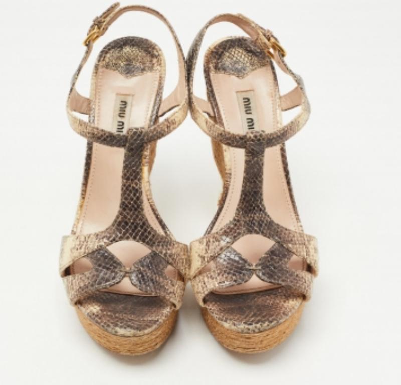 Miu Miu Braun/Beige Python geprägte Leder Riemchensandalen Größe 39 im Angebot 3