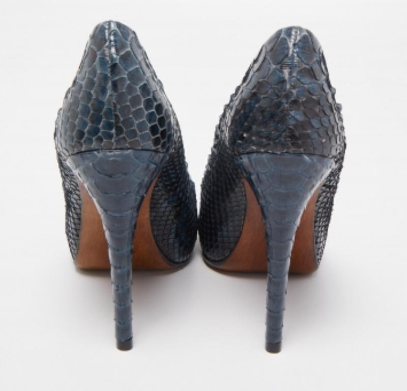 Alexandre Birman Two Tone Python Platform Pumps Size 37 In Good Condition For Sale In Dubai, Al Qouz 2