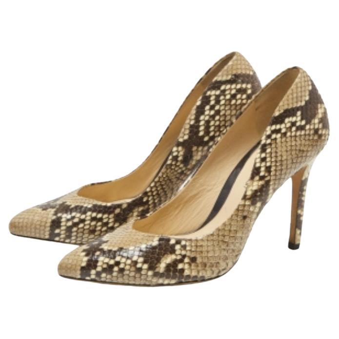 The fashion house’s tradition of excellence, coupled with modern design sensibilities, works to make these pumps a fabulous choice. They'll help you deliver a chic look with ease.