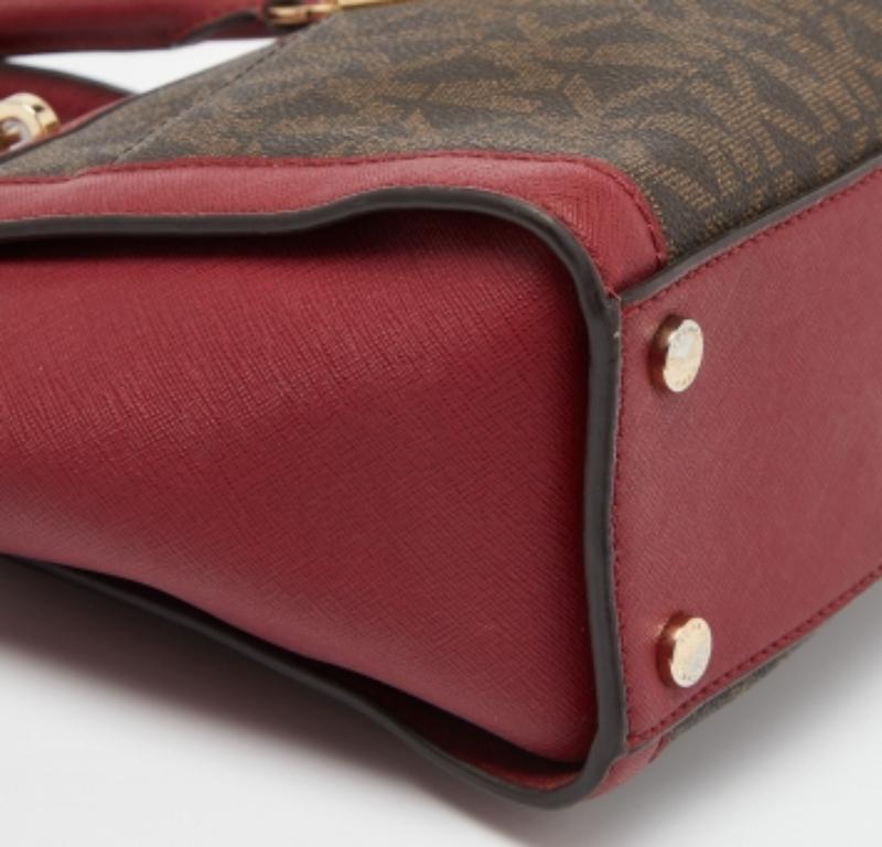 Fourre-tout Tina en toile enduite et cuir MICHAEL Michael Kors Marron/Rouge Signature en vente 3