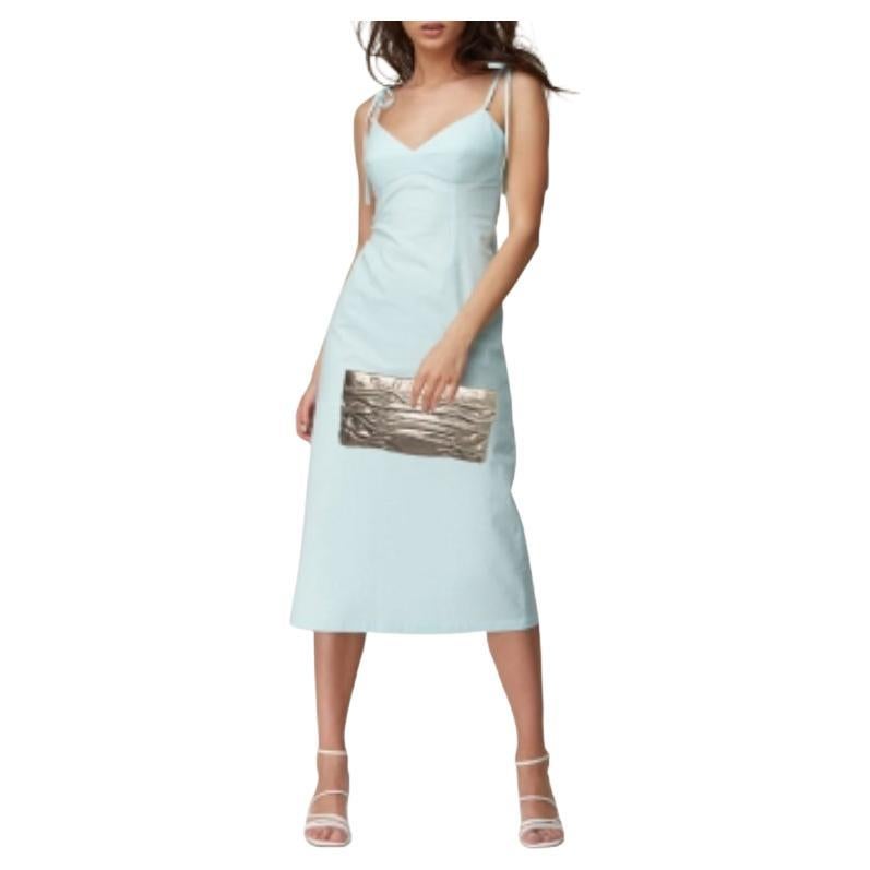 Cette pochette MK est une création marquée par un excellent savoir-faire et un style raffiné. Cette pochette froncée est confectionnée avec talent et impeccablement finie pour être un accessoire de luxe dans votre main.